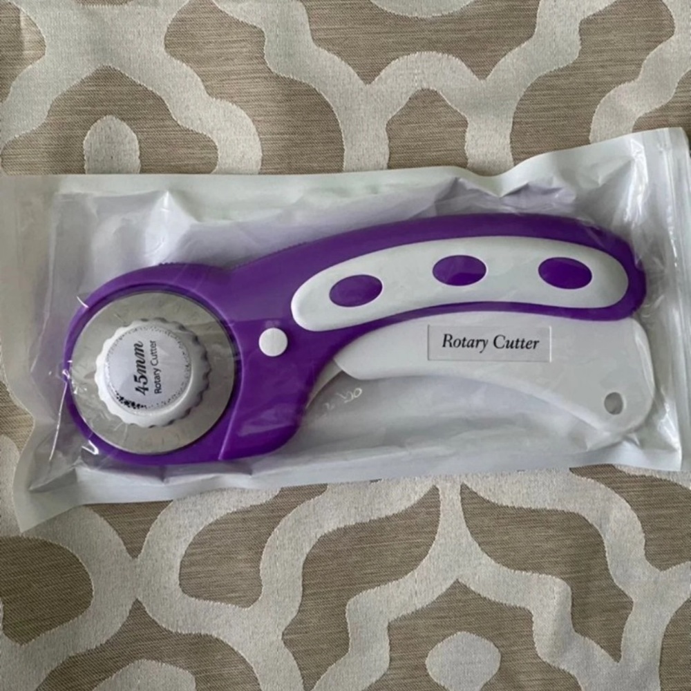 NEW Rotary Cutter Ergonomic Grip Sewing Fabric Craft